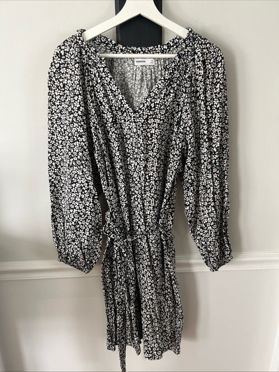Sonoma Dresses & Skirts - Sonoma Black & White Floral Tie-Waist Long Sleeve Dress